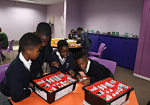 On 13 February, United Siyafunda hosted an empowering Coding and Robotics workshop in Sebokeng, uniting learners from approximately 10 different schools. Facilitated by dedicated female coaches, Kate and Zinhle, the session offered hands-on technology activities designed to build foundational skills in coding and robotics while fostering problem-solving, creativity, and teamwork.