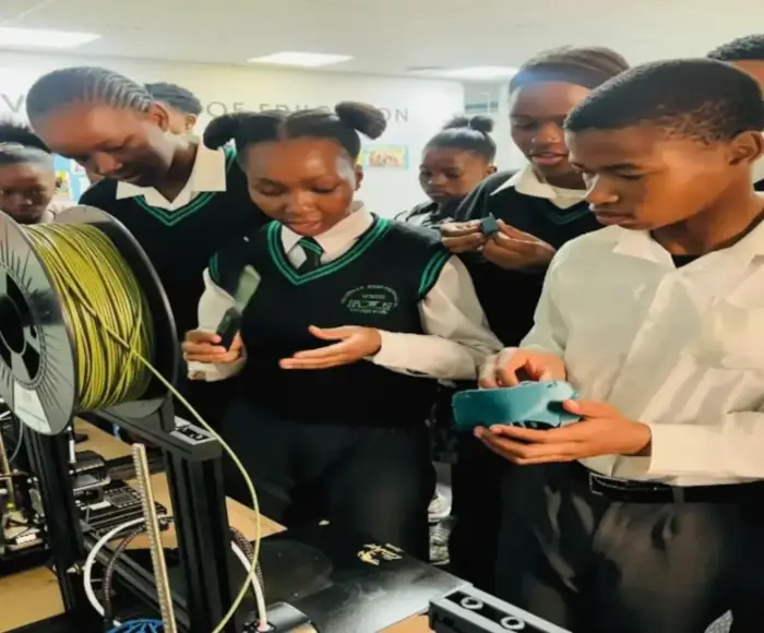 On 31 January, United Siyafunda hosted an educational exposure visit for learners from Kelekitso Combined Primary School in Soweto, introducing them to emerging technologies like 3D printing at the MANCOSA campus.
