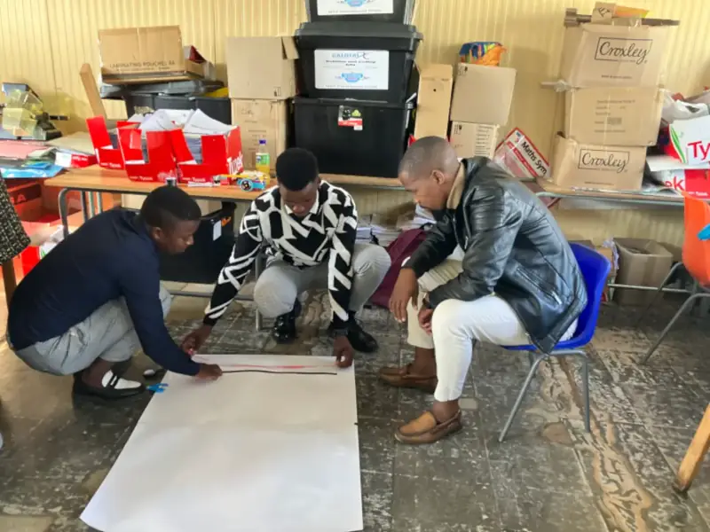 United Siyafunda Strengthens Teacher Training and Robotics Innovation at Kaalfontein Primary School Johannesburg, November 2025. What began a year ago as a teacher training initiative at Kaalfontein Primary School with just 10 educators has grown into a transformative program, with 30 educators now actively participating in coding and robotics workshops.